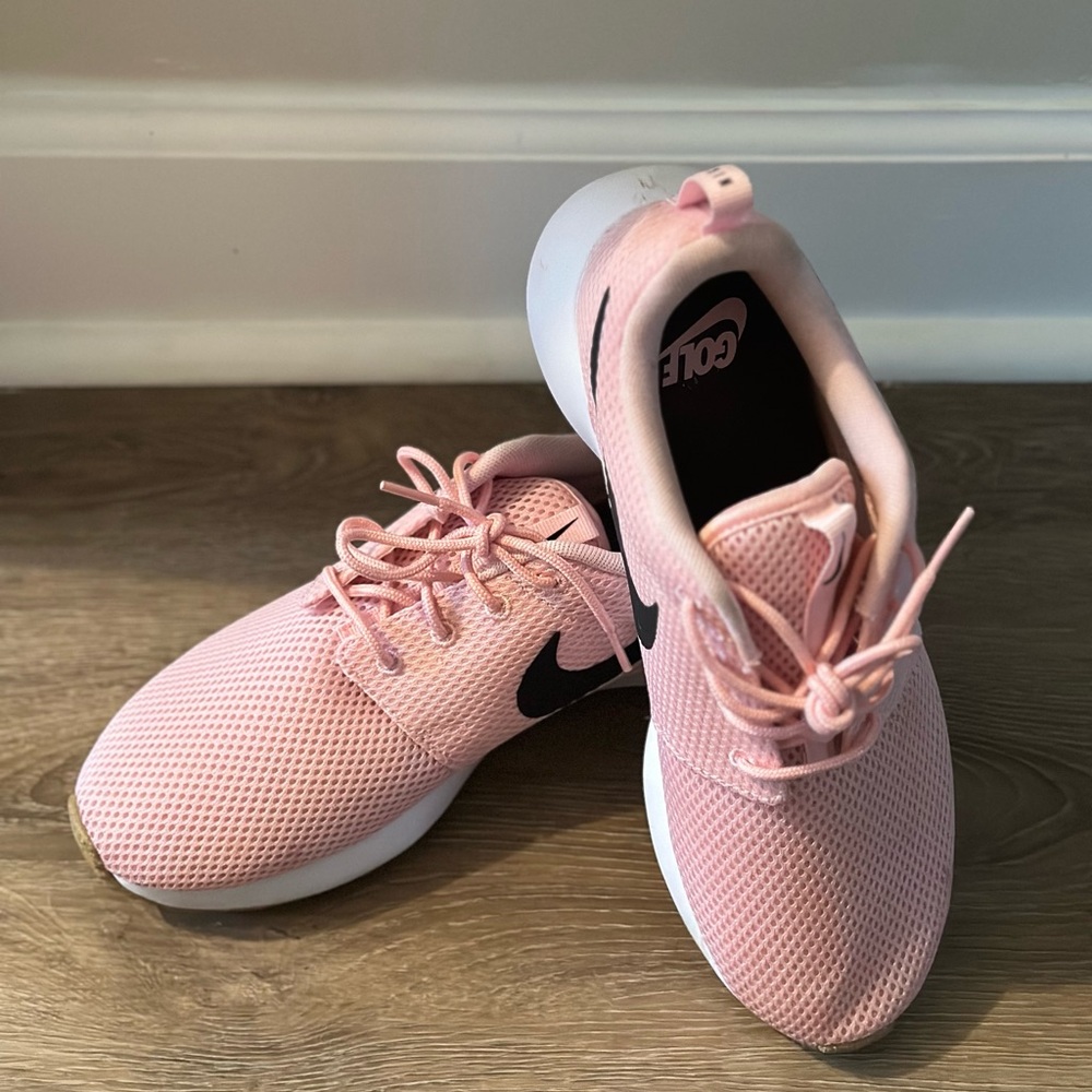 BNWOB Pink Nike Rosche G Next Nature Unisex Spikeless Golf Shoe- 7Y, 8.5W, 7M